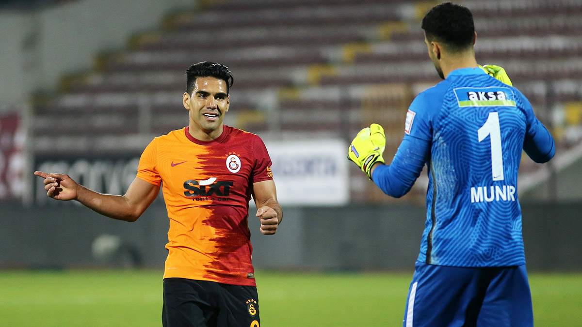 Ameliyat oldu... Galatasaraylı Falcao'dan ilk görüntü