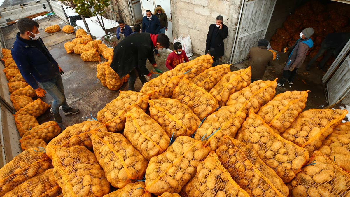 Çiftçilerden patates-soğan tepkisi: İş işten geçti