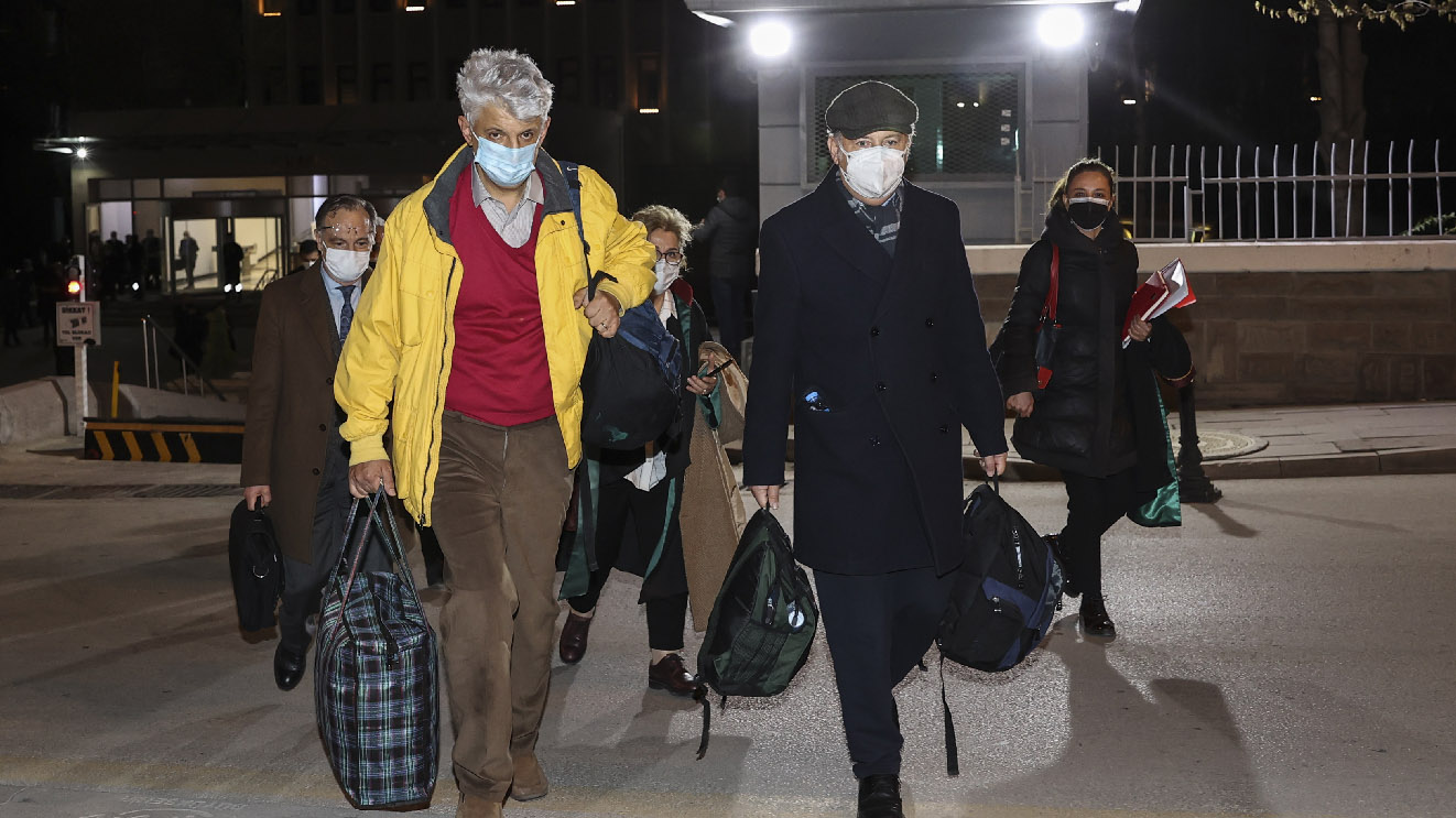 Gözaltındaki amiraller serbest