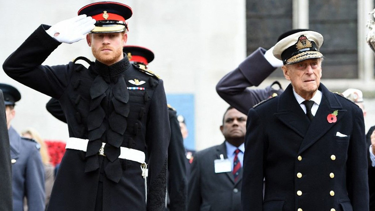 Prens Philip'in cenazesi öncesi üniforma krizi