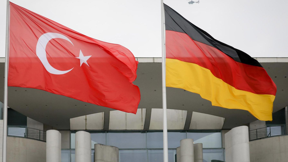 Almanya'dan 'gri pasaport' adımı! 500 kişi mercek altında