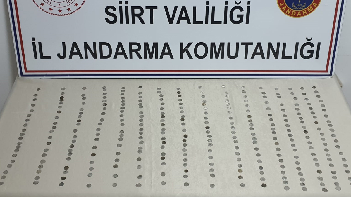 Roma dönemine ait 321 gümüş sikke ele geçirildi