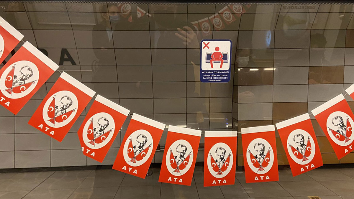 İstanbul’da 23 Nisan coşkusu! İBB toplu taşıma araçlarını bayraklarla donattı