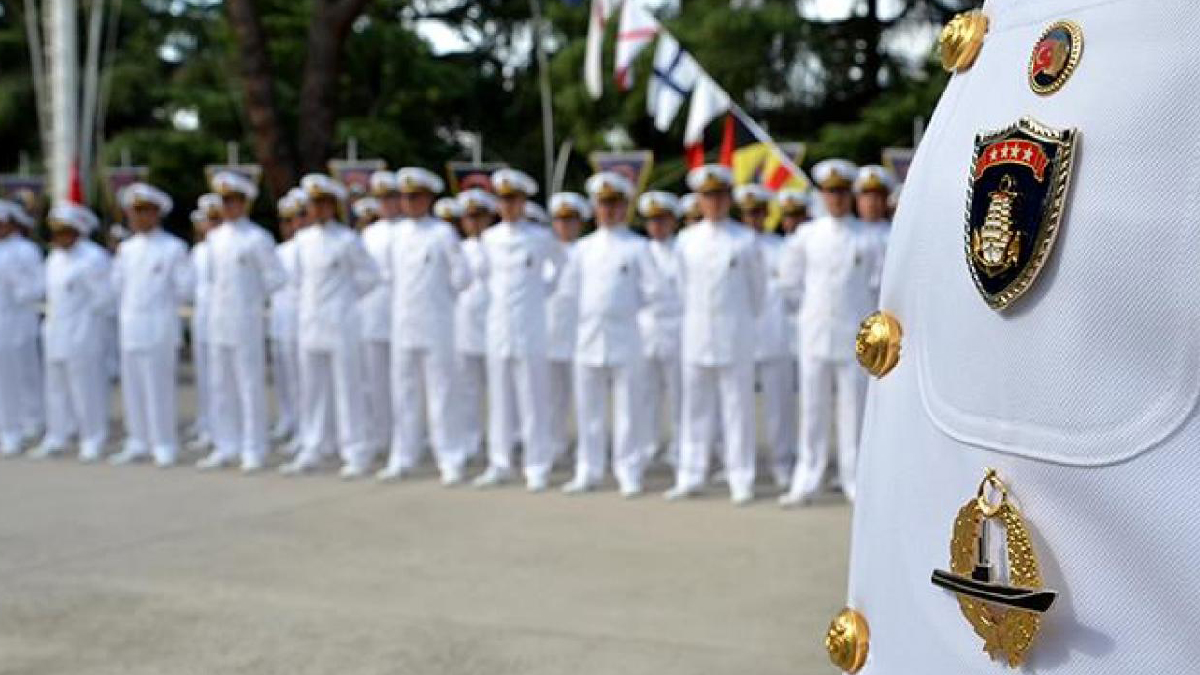 4 emekli amiral ile 1 general Emniyet'te ifade veriyor