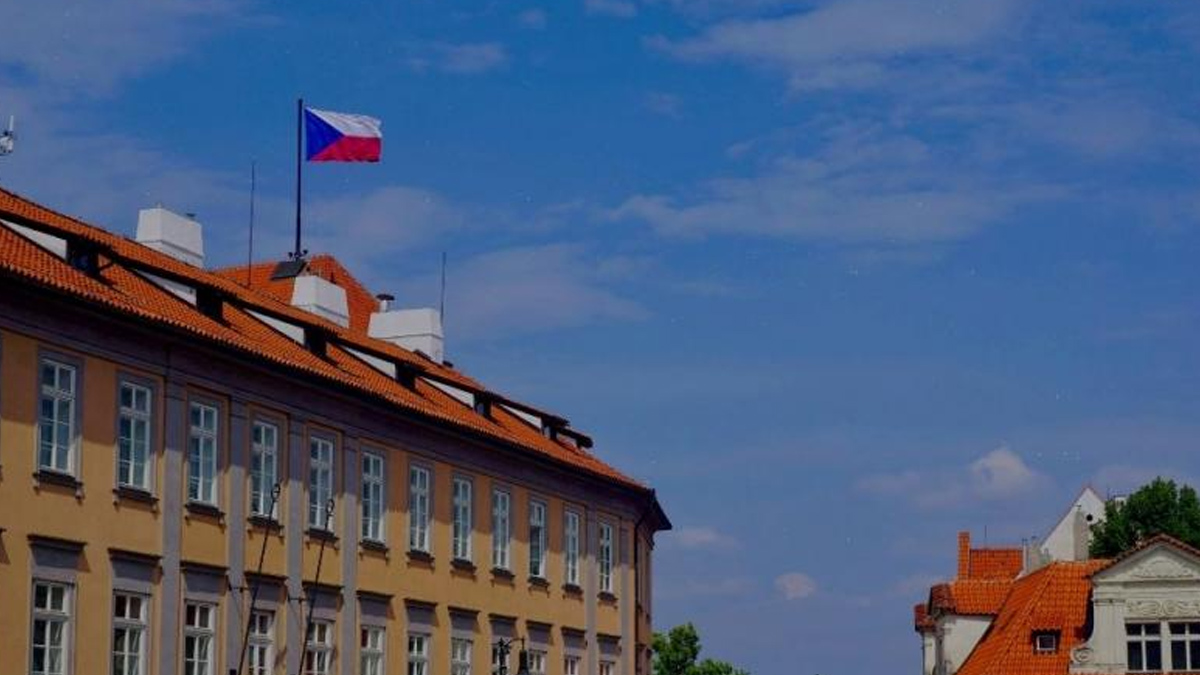 Çekya'dan 63 Rus elçilik çalışanına sınır dışı