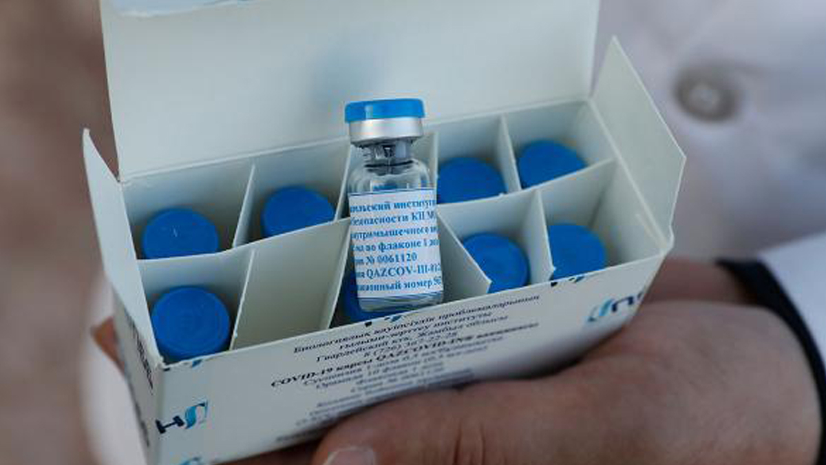 Kazakistan, yerli aşı QazVak'ı kullanmaya başladı