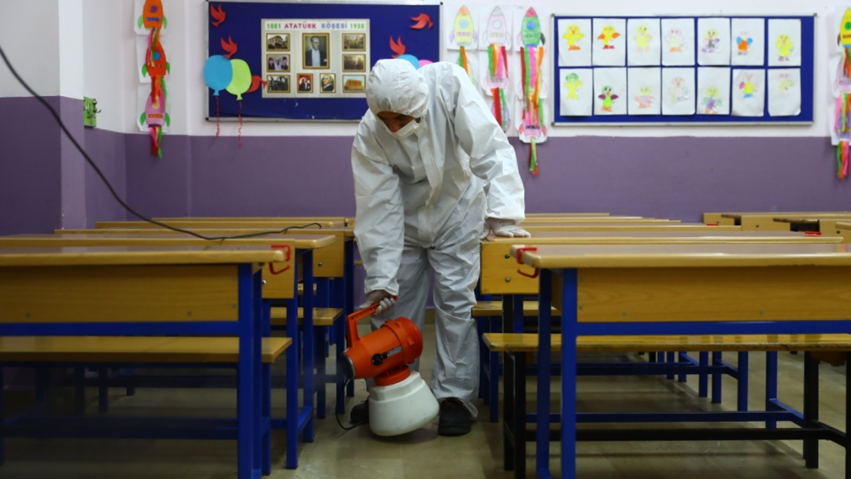 Bakanlar toplantısı bugün! Okullar ve AVM'ler kapanacak mı?