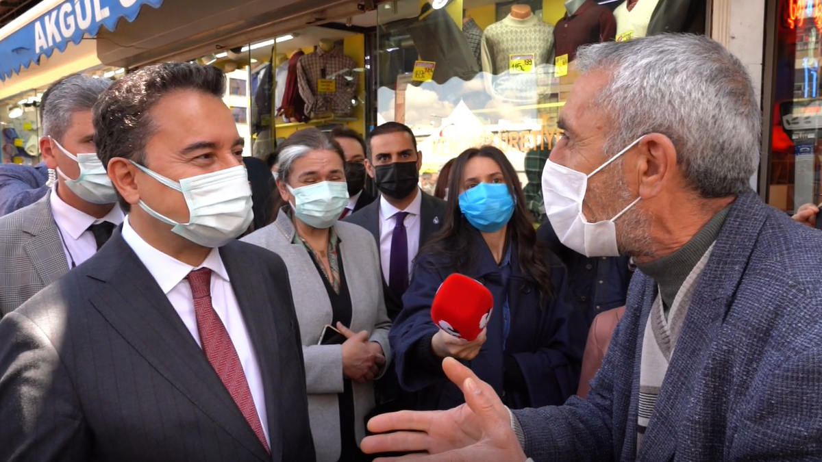 Babacan'ın ziyaret ettiği esnafın gündeminde de MB rezervleri vardı