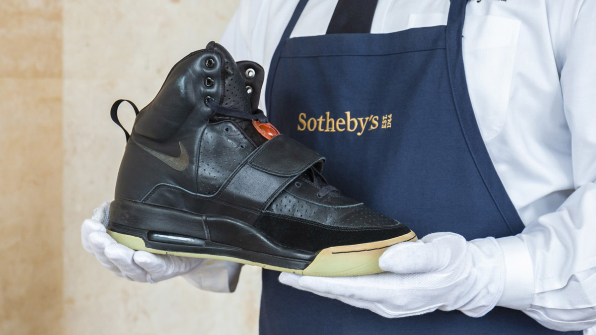 Kanye West'in Grammy'de giydiği ayakkabılara rekor fiyat