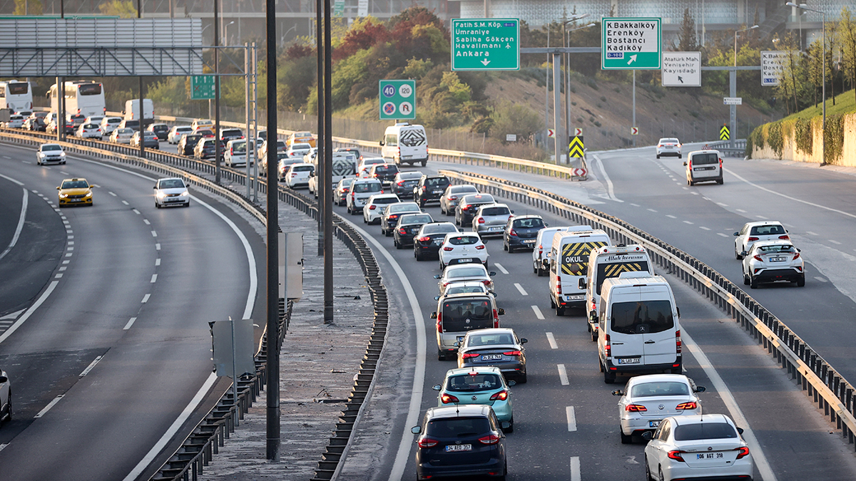 Tam kapanma öncesi İstanbul... Yola çıkacaklar dikkat!