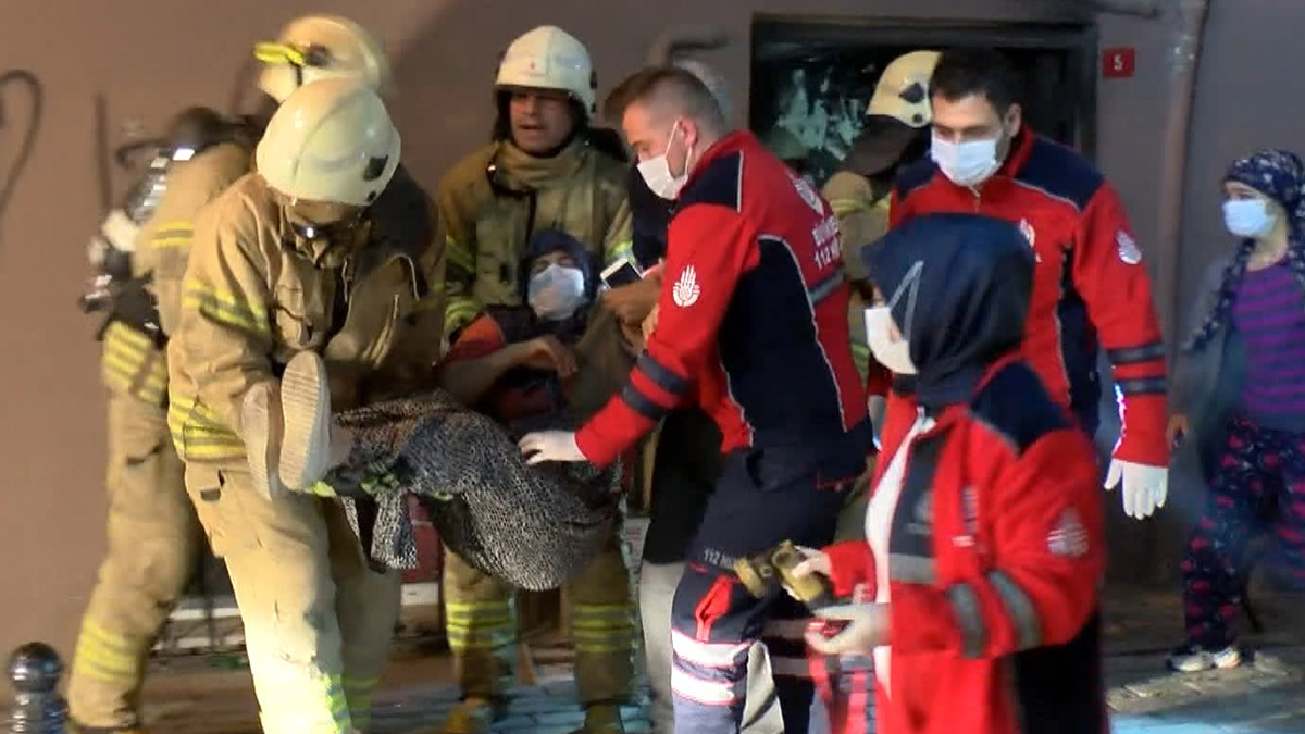 Apartmandan yükselen alevleri görünce... İstanbul'da korkutan yangın