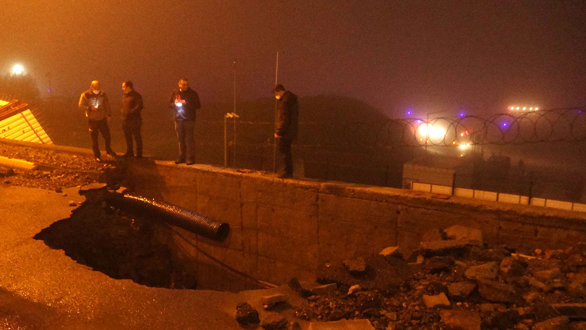 Karadeniz Sahil Yolu'nda ana isale hattı patladı