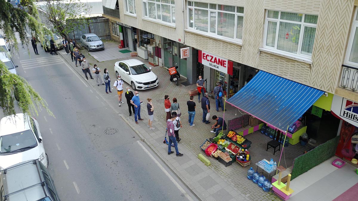 İstanbul'da nöbetçi eczane kuyruğu