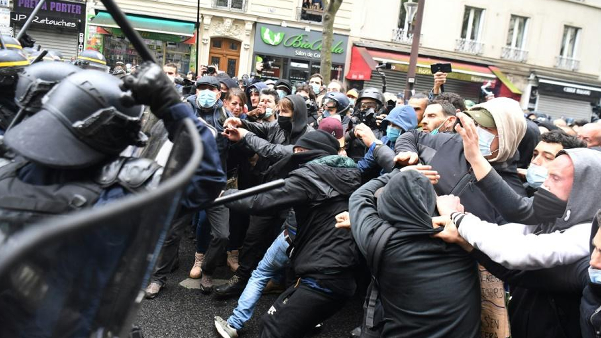 Olaylı 1 Mayıs'a 150 bin kişi katıldı