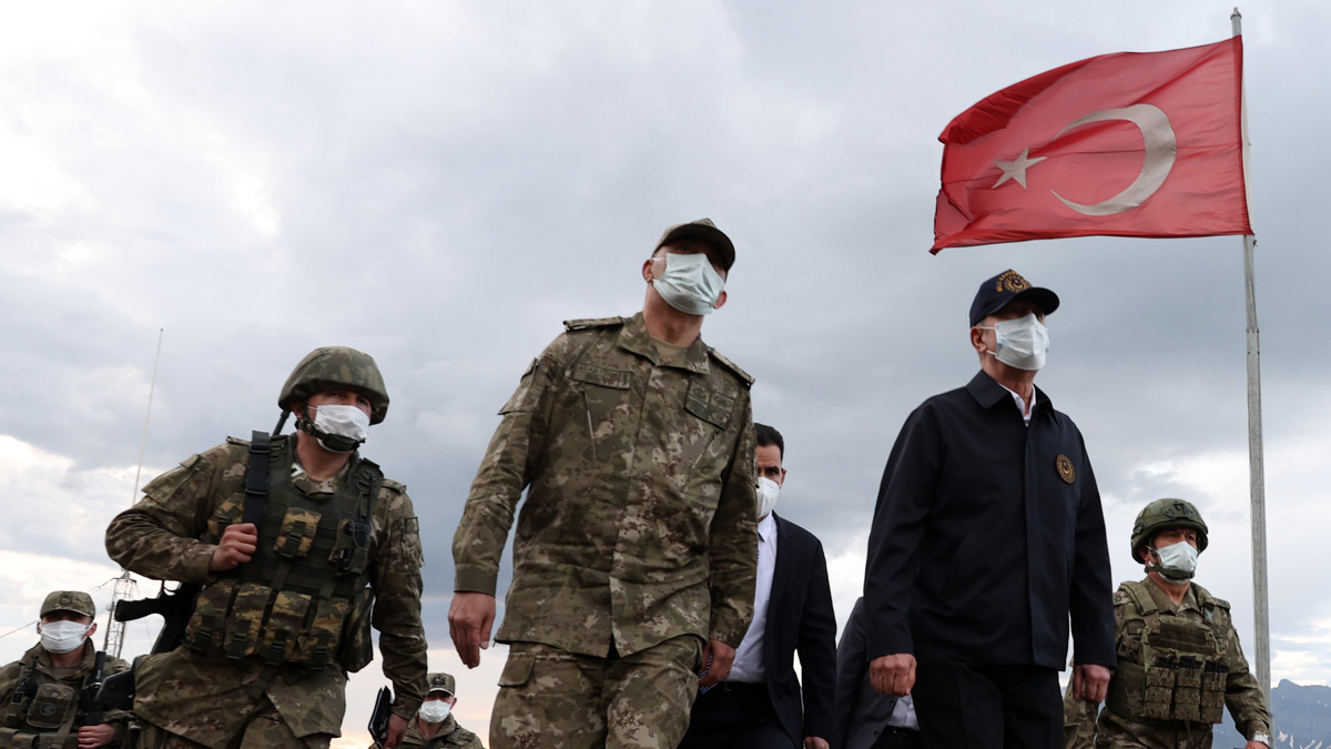 Son dakika! Bakan Akar Kuzey Irak'ta: Tüm inlerine girdik...