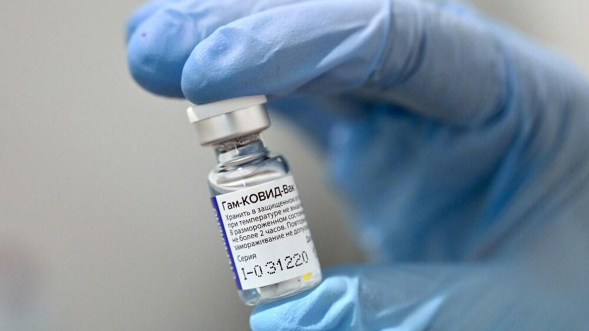 Sputnik V'nin ilk partisi Bakü'ye ulaştı