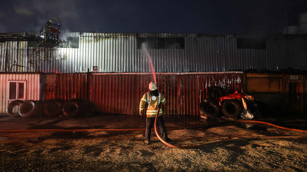 İstanbul Arnavutköy'de fabrika yangını