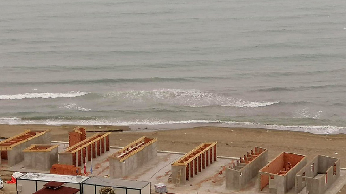 Belediyeden akılalmaz plaj projesi: Kumsala beton döktüler