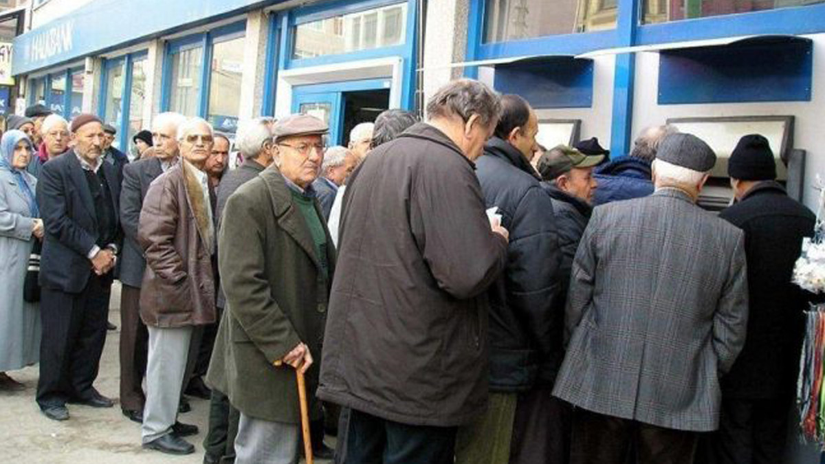 Banka şube çalışma saatlerine emeklilik ayarı