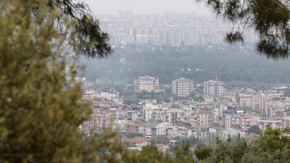 Yoğun nem bunalttı... Sıcaklık 24 dereceye çıktı