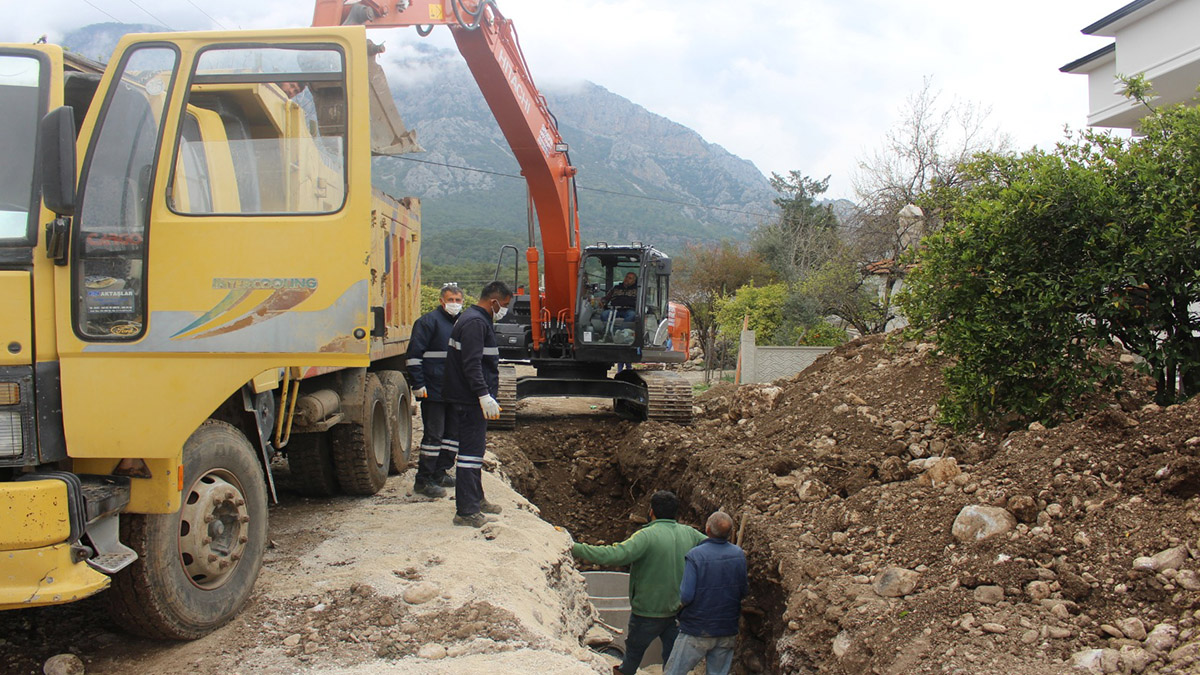 Antalya Büyükşehir'den Kuzdere Mahallesi’nde kanalizasyon çalışması