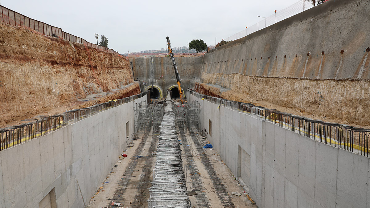 Antalya'da 3. Etap Raylı Sistem Projesi devam ediyor