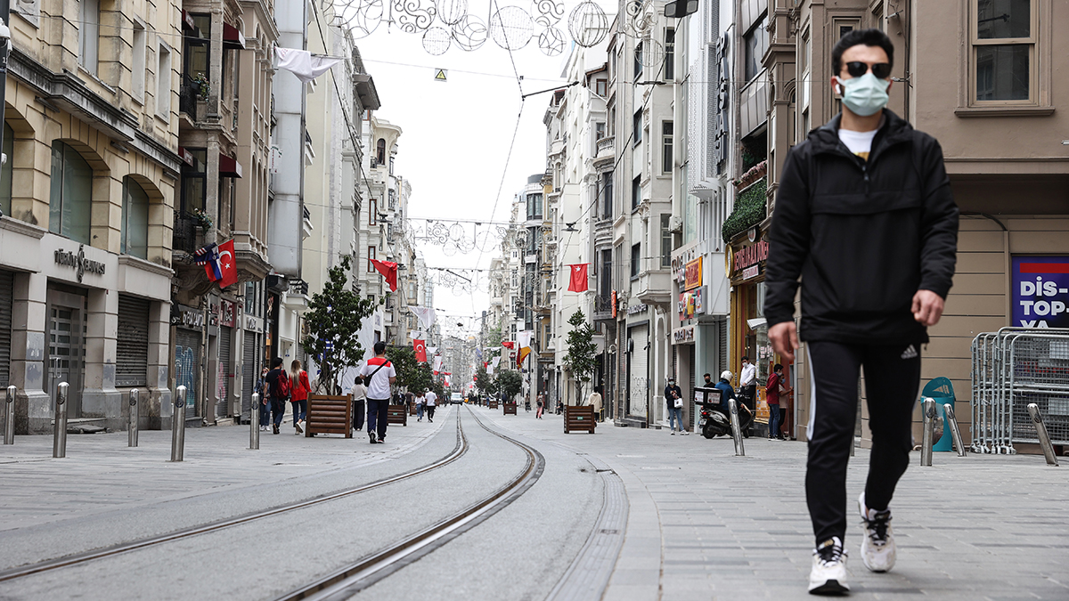 Pandeminin son dalgası kırıp geçirdi: Herkese göre daha depresifler