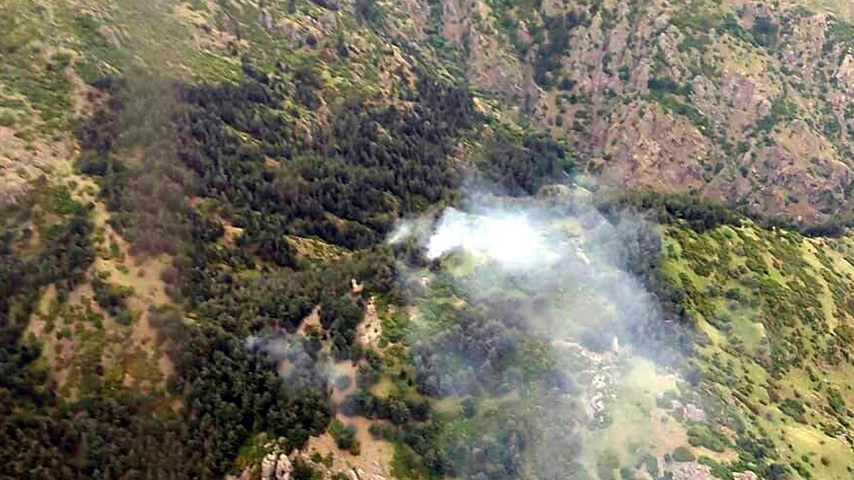 Spil Dağı'ndaki yangın havadan ve karadan müdahaleyle söndürüldü
