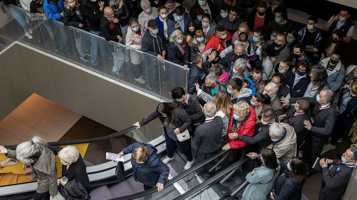 Aşı olana 240 TL kampanyasında izdiham