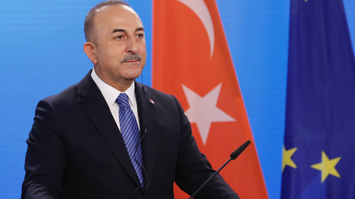 Bakan Çavuşoğlu: Turistin göreceği her kişiyi aşılayacağız