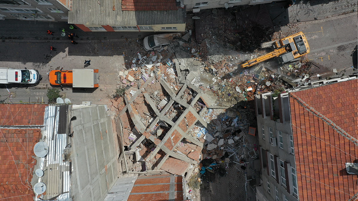 Son dakika! Zeytinburnu'nda 4 bina tahliye edildi