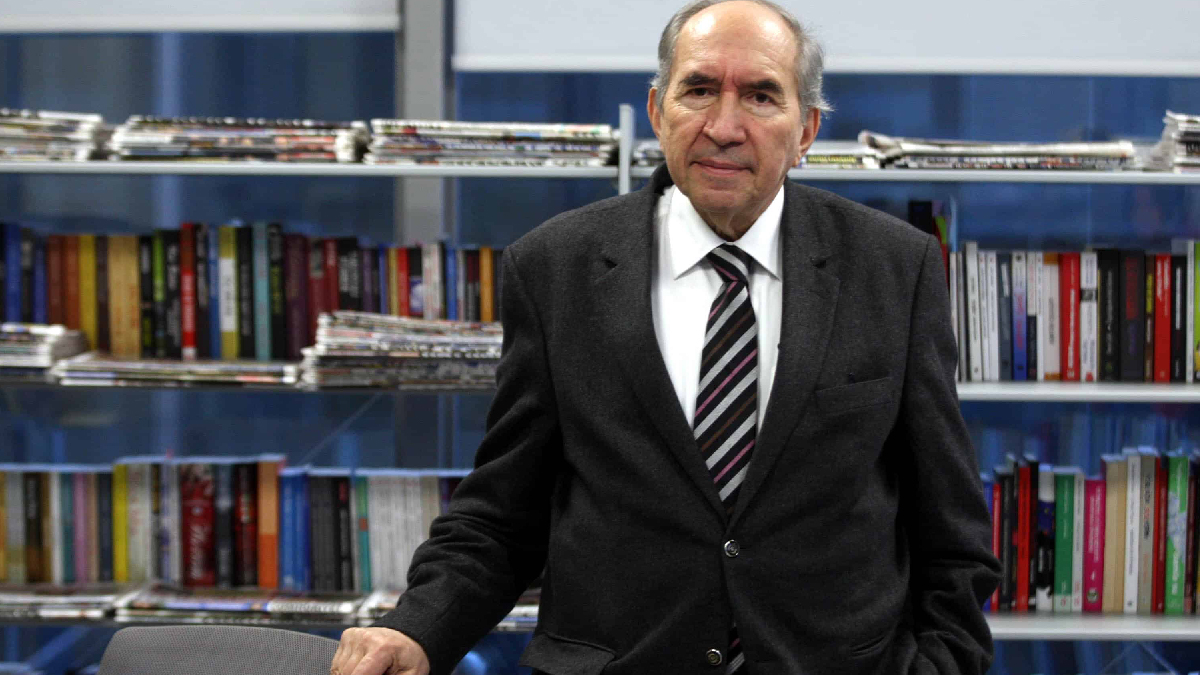 Altan Öymen'den örnek davranış: 10 bin kitabını bağışladı