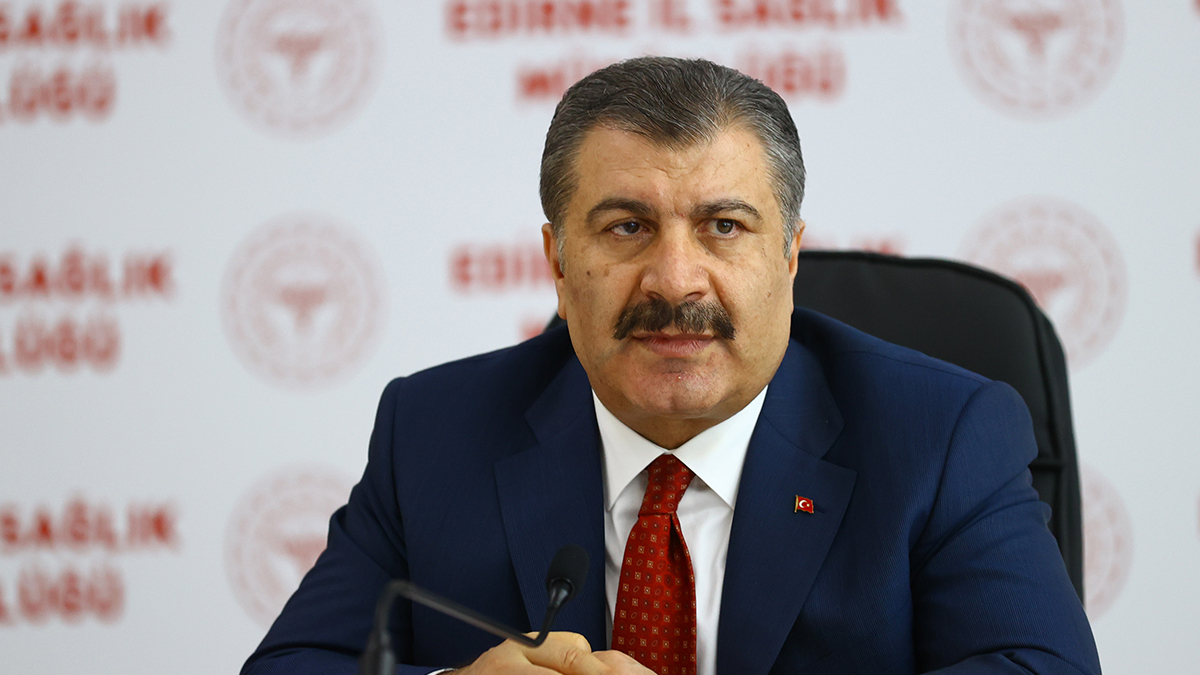 Bakan Koca 'grafik hatalıydı' dedi ve vaka sayısı en fazla azalan illeri açıkladı