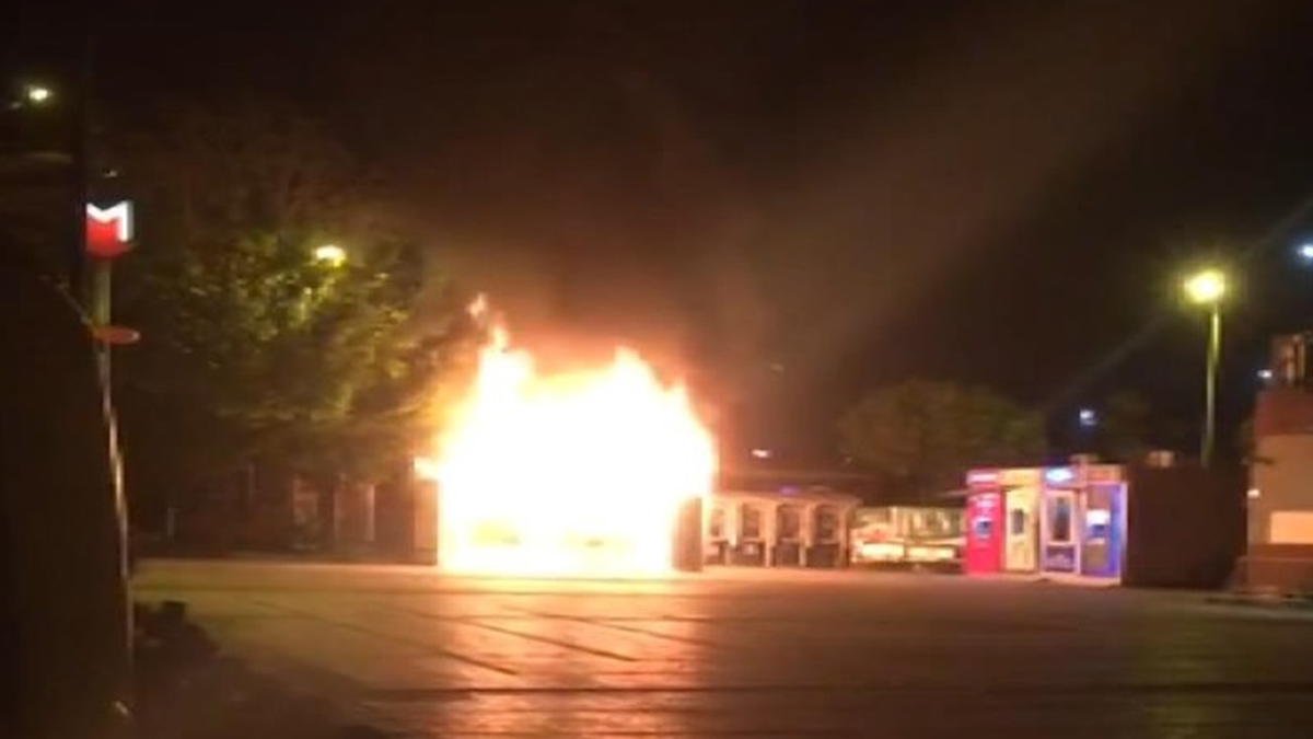 Bakırköy'de korku dolu anlar! İBB'ye ait halk ekmek büfesinde yangın