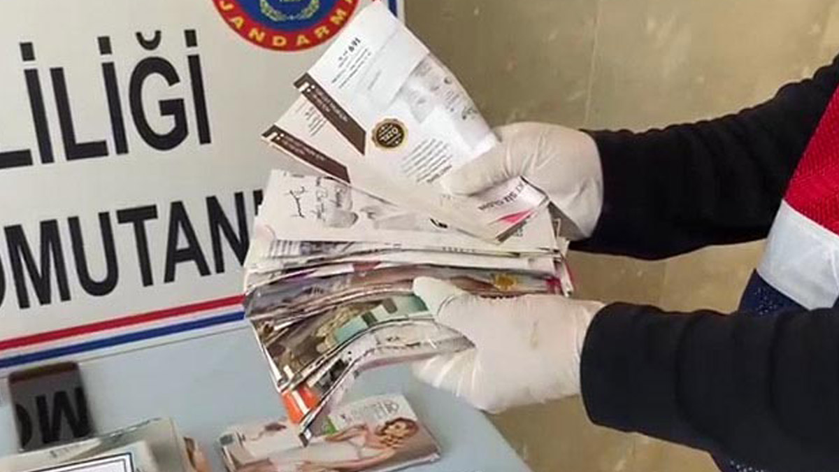 Gazete kağıtlarını Avustralya doları diye sattılar