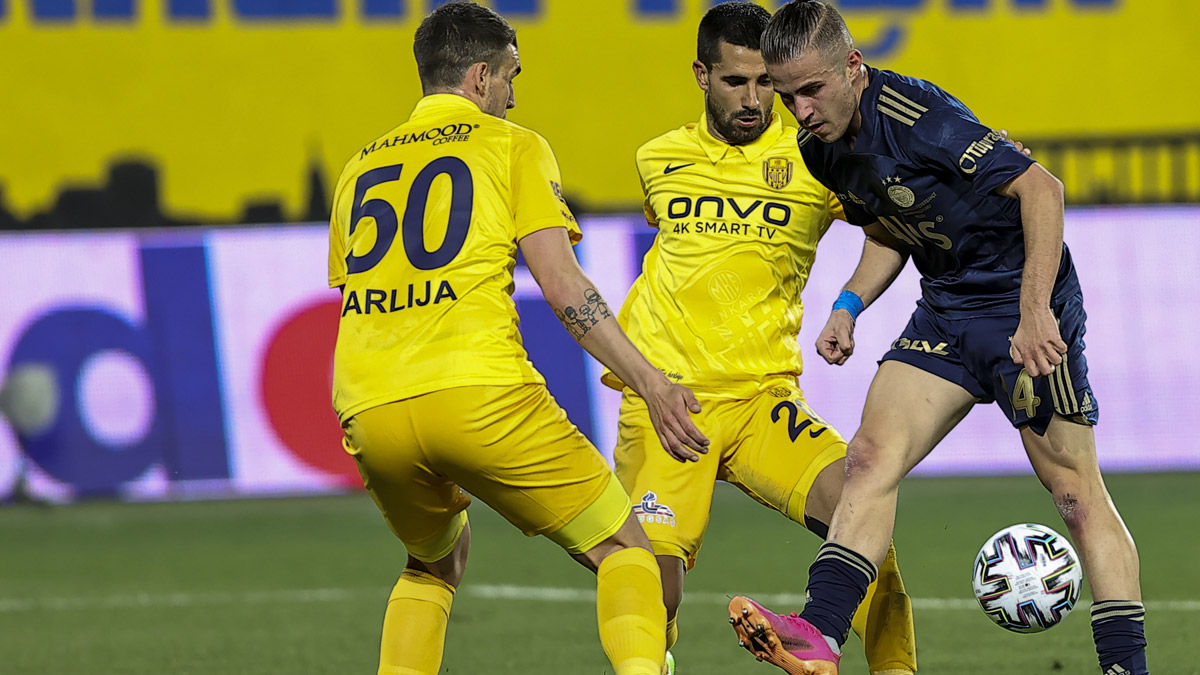 Fenerbahçe Ankaragücü'nü 2-1 mağlup etti