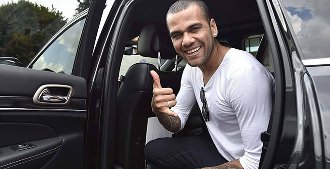 Dani Alves Juventus'a imza için Torino'da