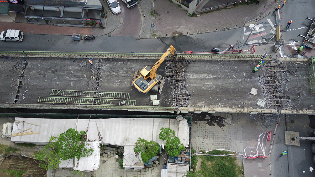 Beşiktaş sahildeki köprü kaldırılıyor