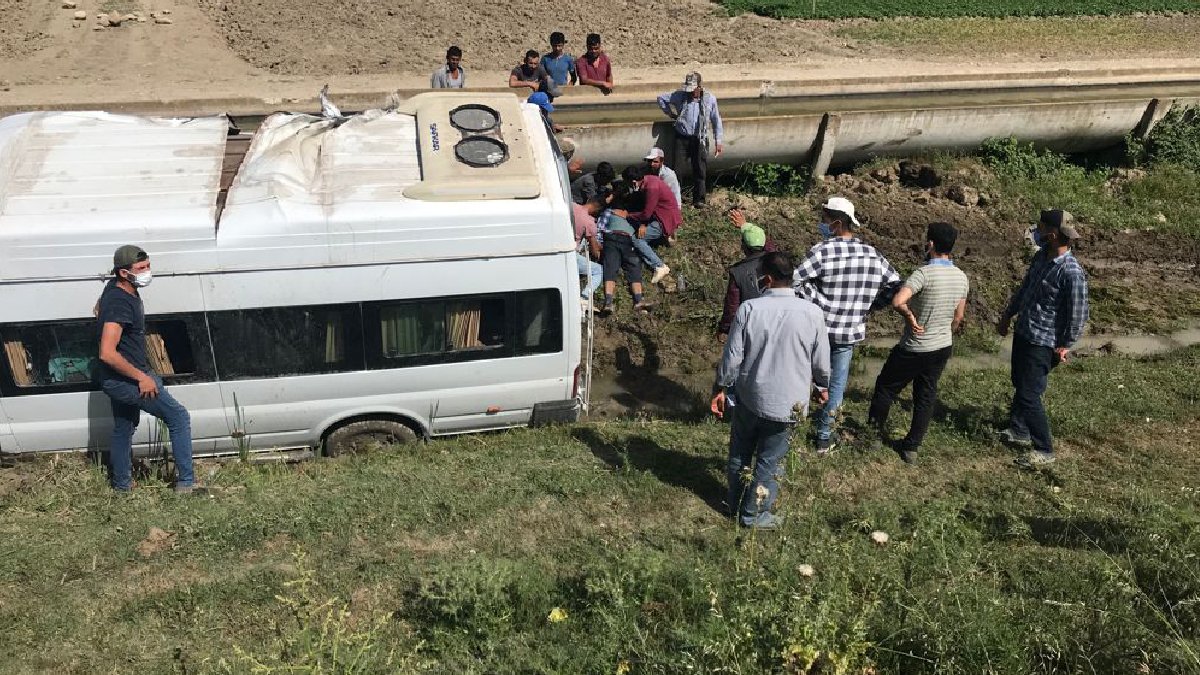 Mersin'de tarım işçilerini taşıyan minibüs devrildi: 7 yaralı