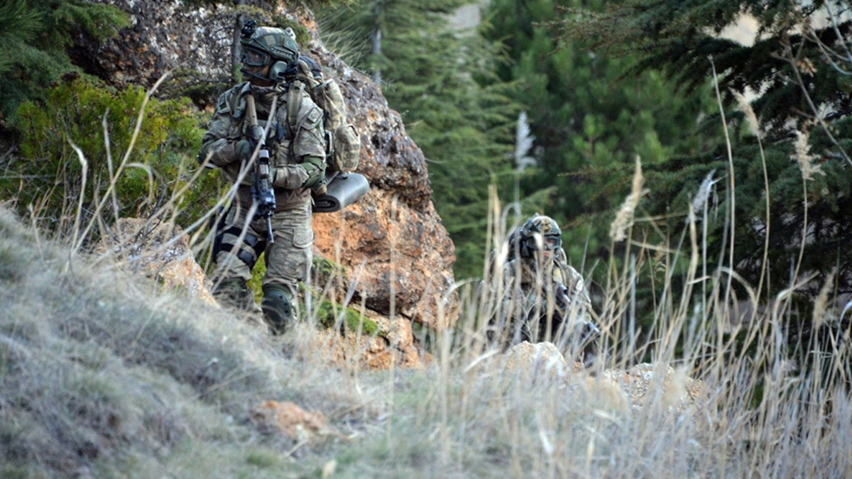 Tam 50 kişilik! PKK'nın 4 odalı mağarası imha edildi