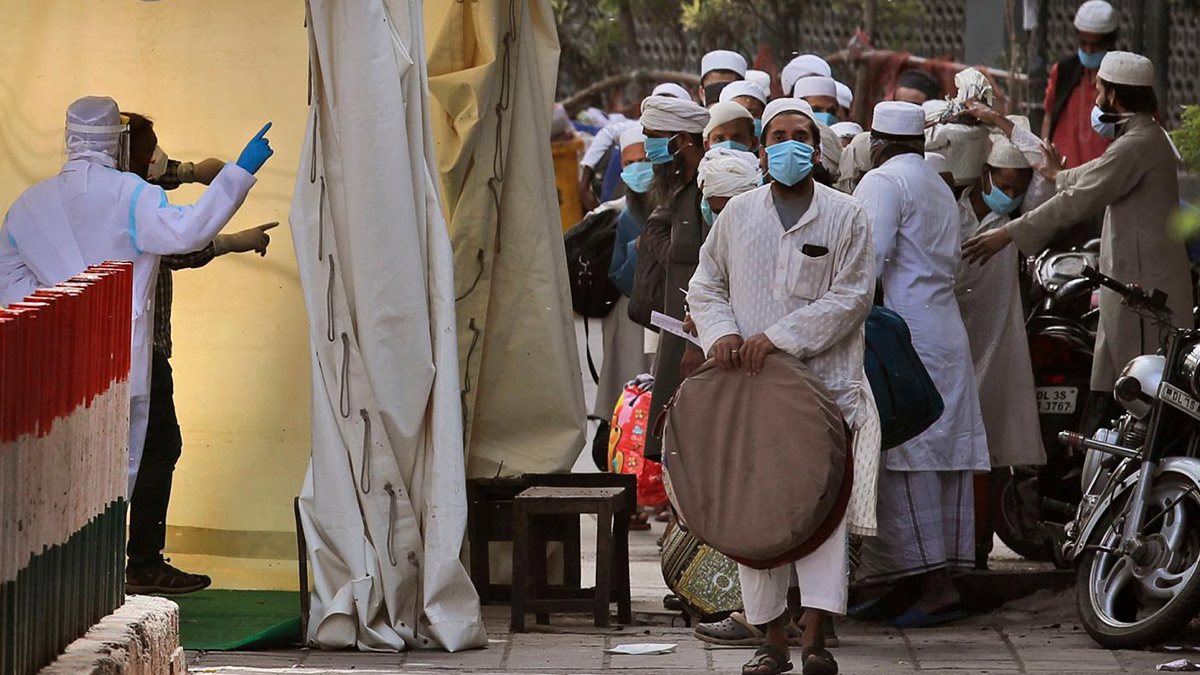 Hindistan'da camiler Kovid-19 bakım merkezlerine dönüştürülüyor