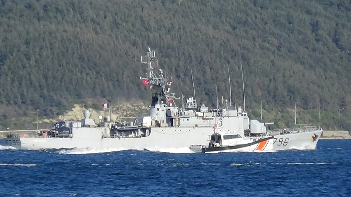 Fransız savaş gemisi, Çanakkale Boğazı’ndan Marmara'ya geçti