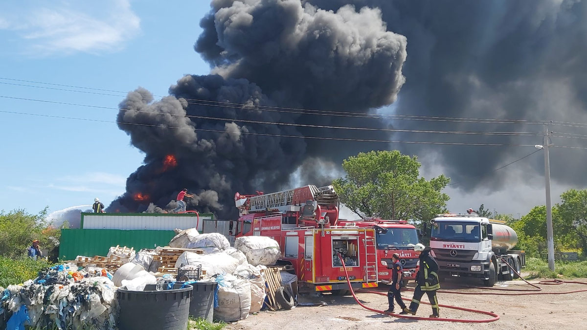 Çanakkale'de atık alım merkezinde yangın