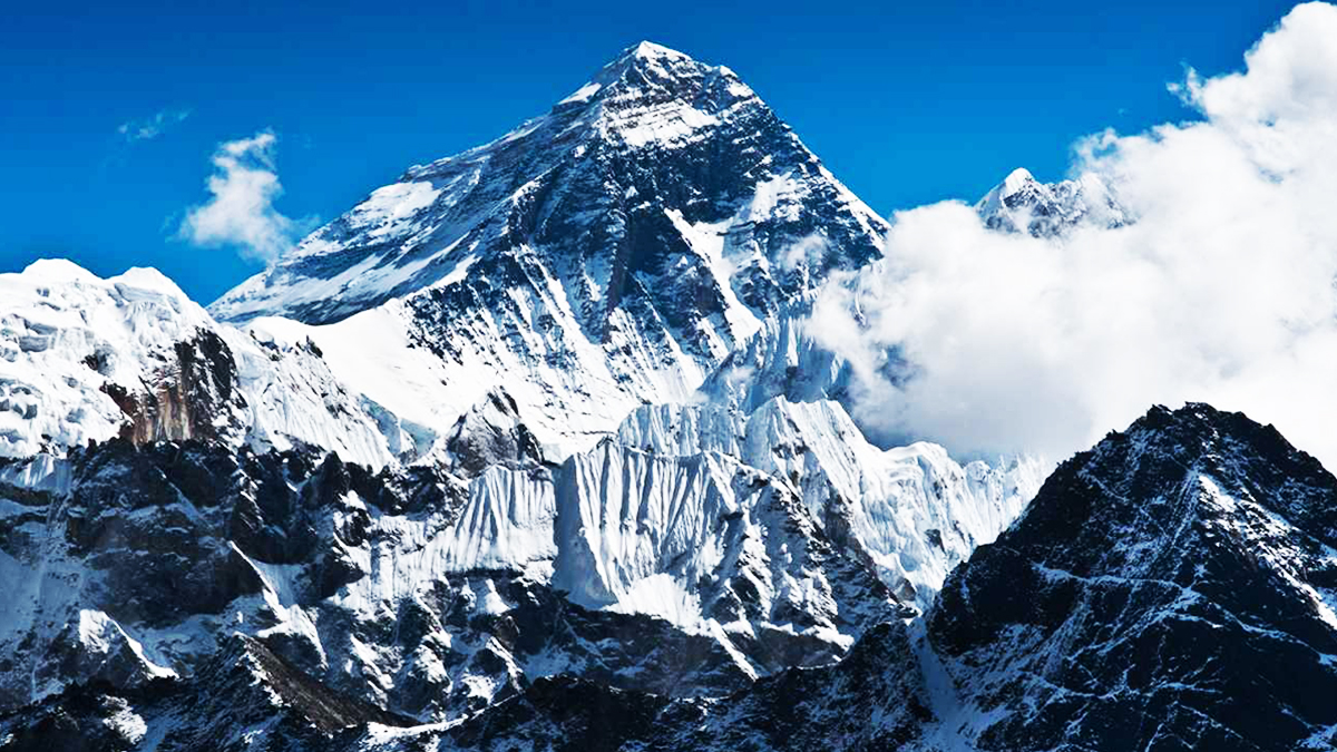 Everest'te acı son! Tırmanan 2 dağcı hayatını kaybetti