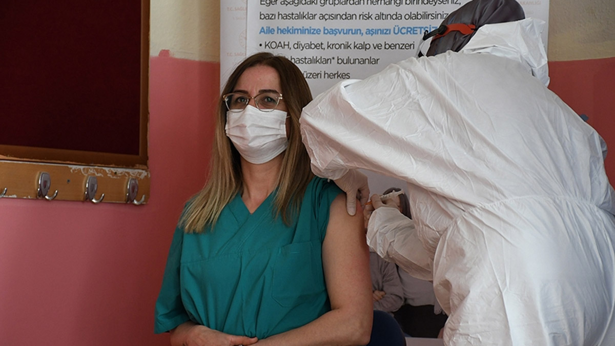 Öğretmenlerin aşılama süreci durdu, İstanbul'da 92 eğitimci vefat etti