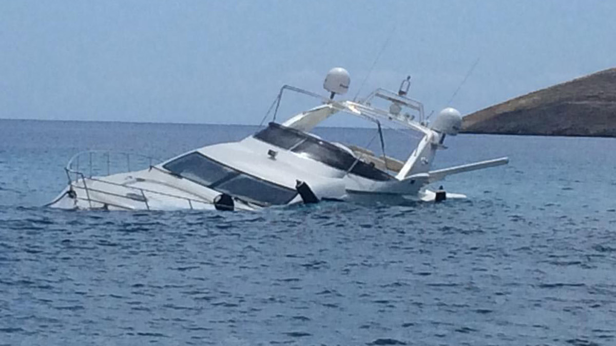 Datça'da korku dolu anlar! Kayalıklara çarpıp su almaya başladı