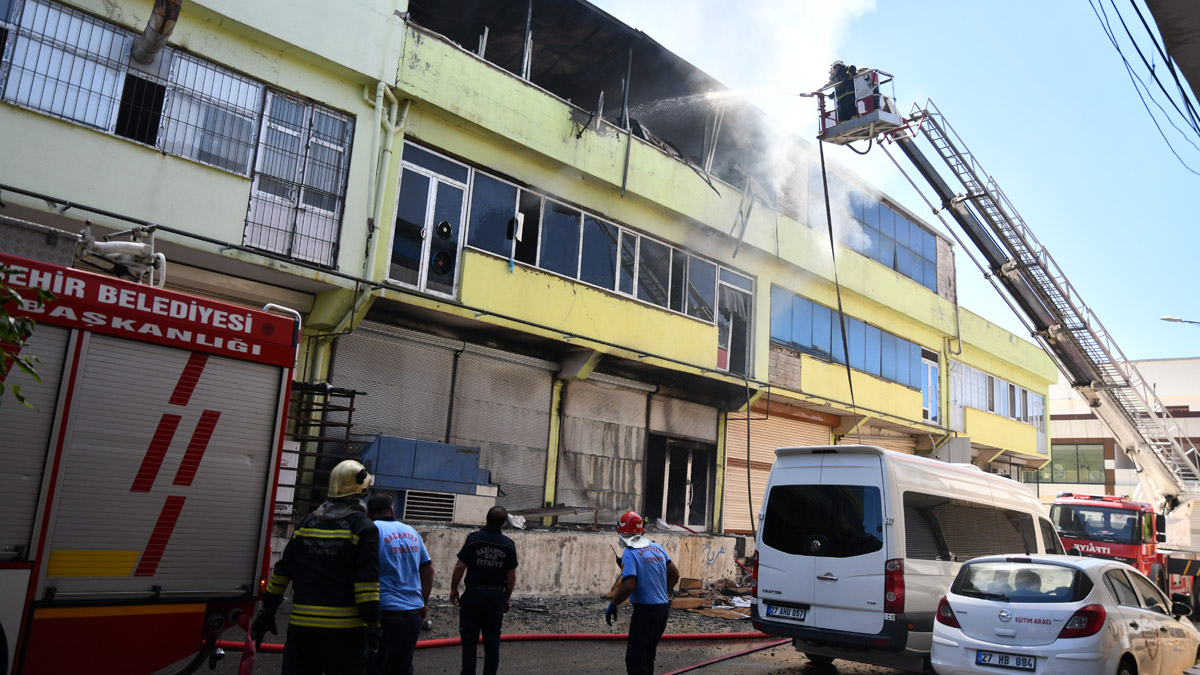 Gaziantep'te fabrika yangını: 4 işçi hastaneye kaldırıldı