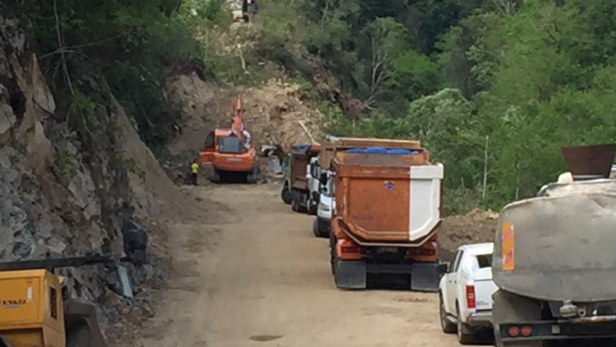 İkizdere'de toprak kayması meydana geldi: İçme suyu da sağlayan dere çamur aktı