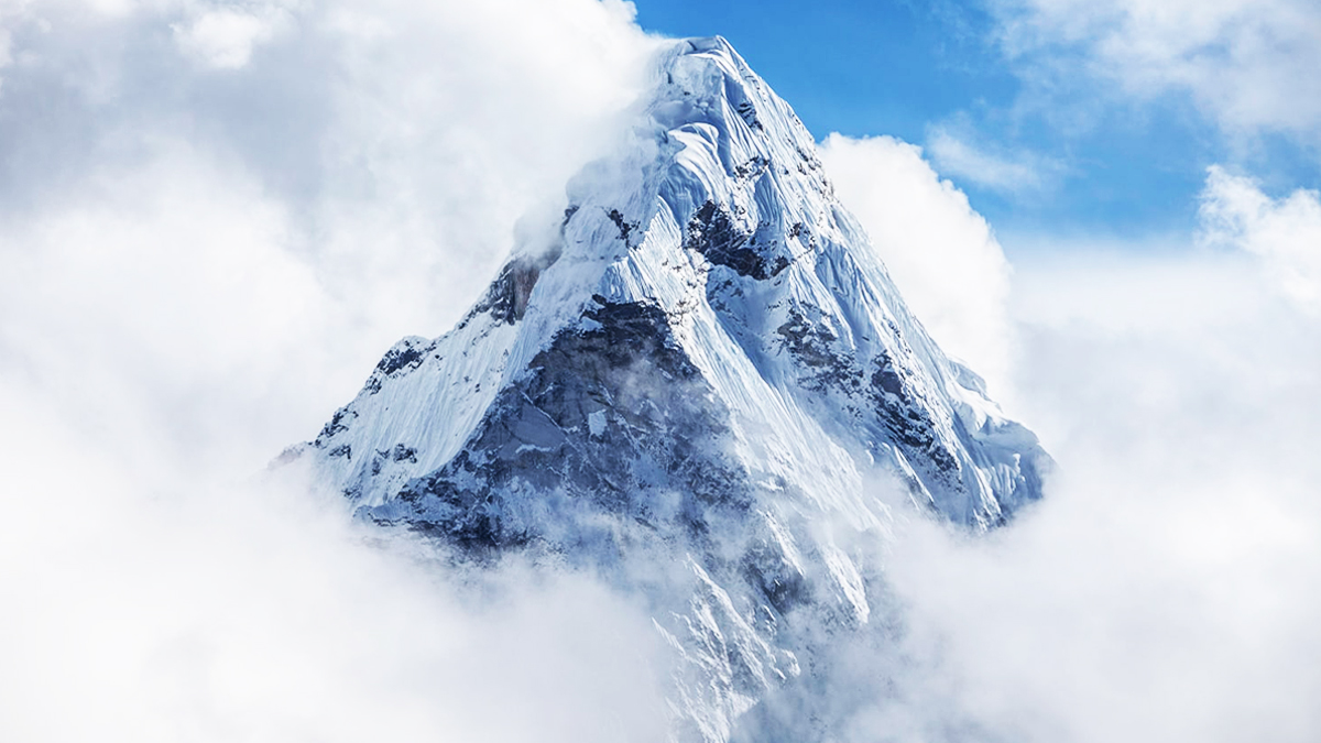 Çin'den Everest vetosu: Dağa tırmanışlar iptal edildi