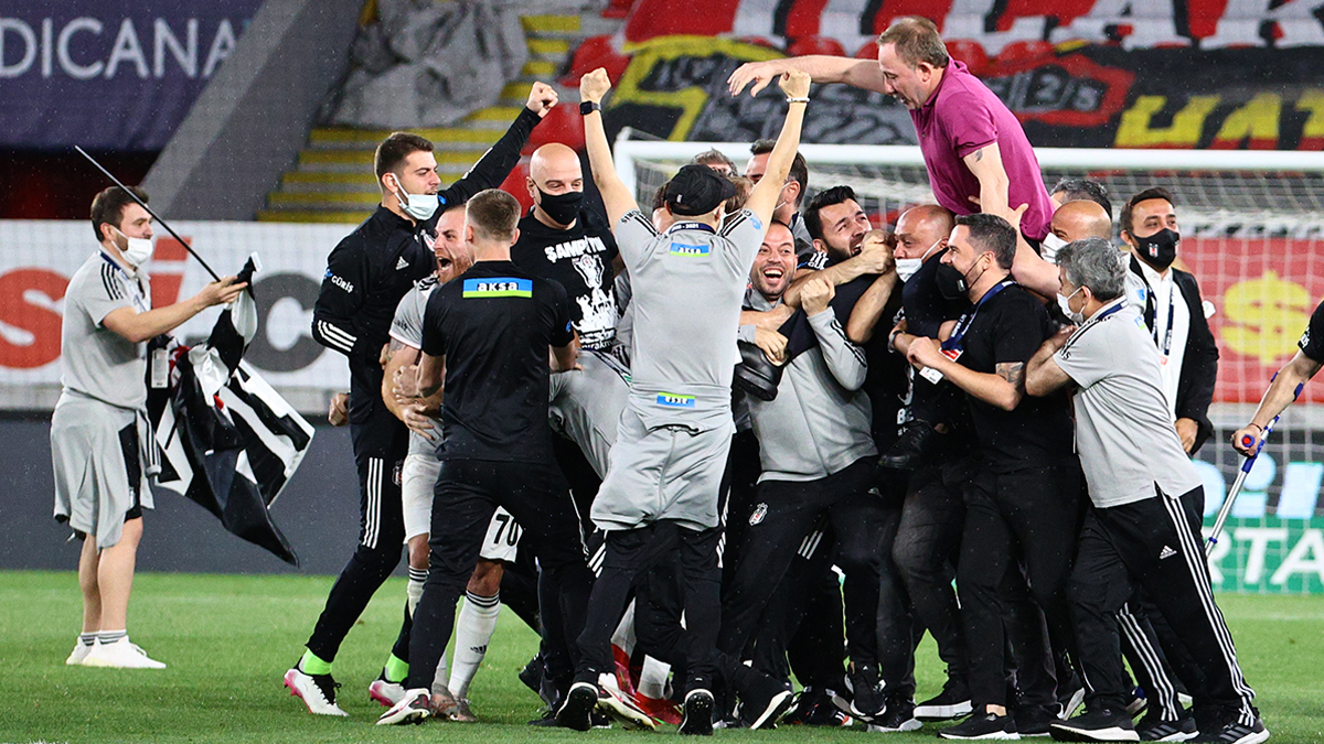 Erdoğan, şampiyon olan Beşiktaş'ı tebrik etti